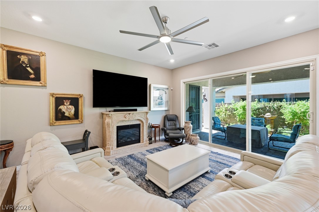 689 Corelli Cove Street Property Photo 13
