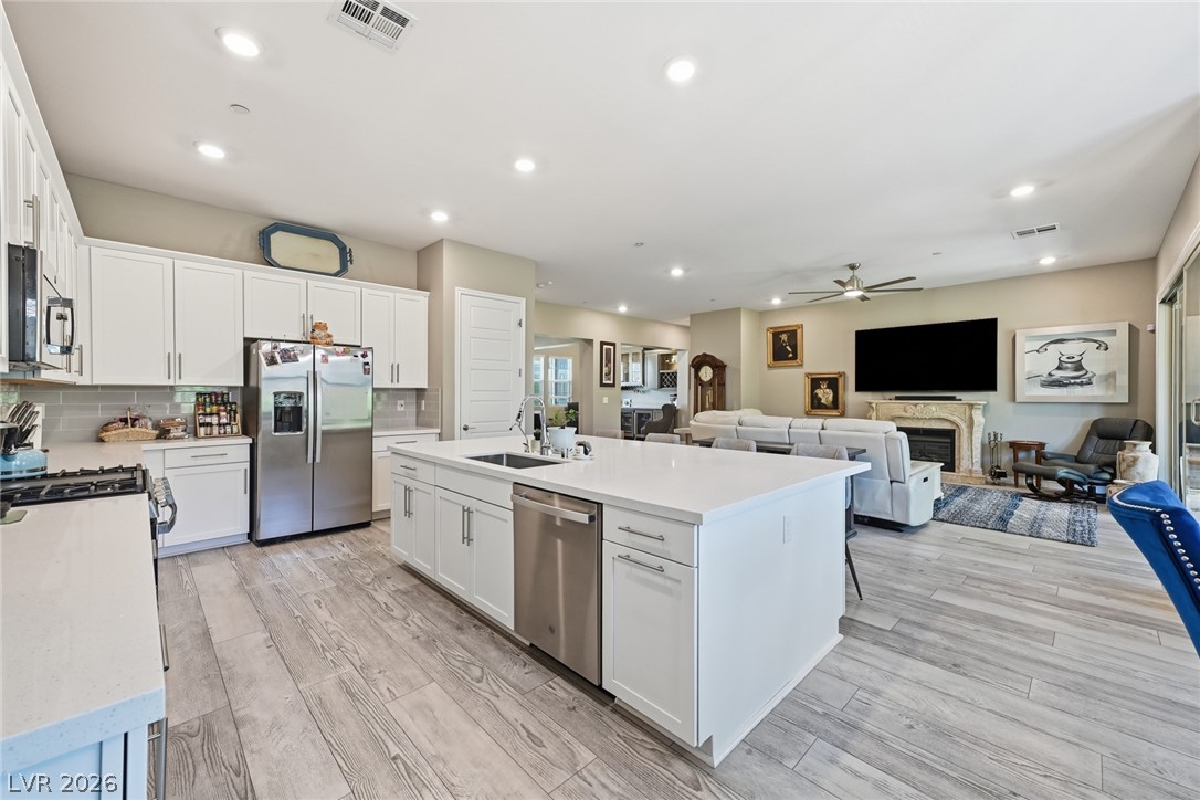 689 Corelli Cove Street Property Photo 16
