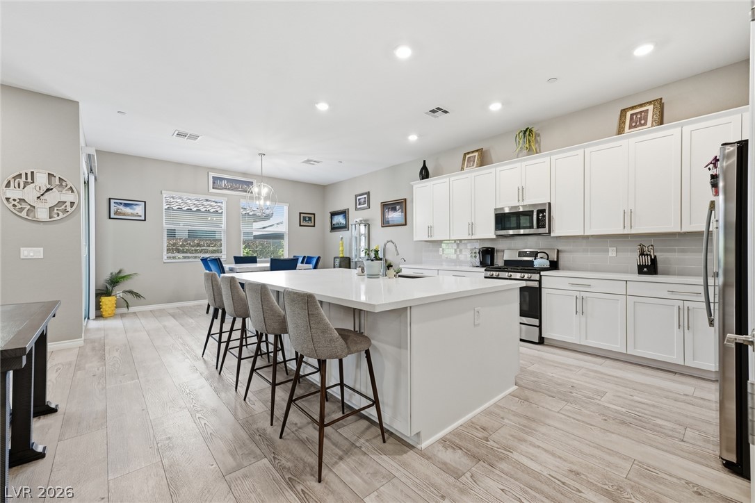 689 Corelli Cove Street Property Photo 17
