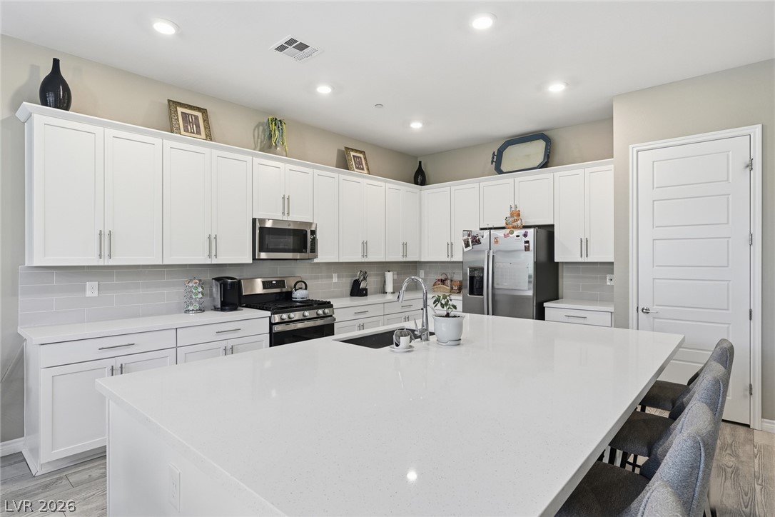689 Corelli Cove Street Property Photo 18