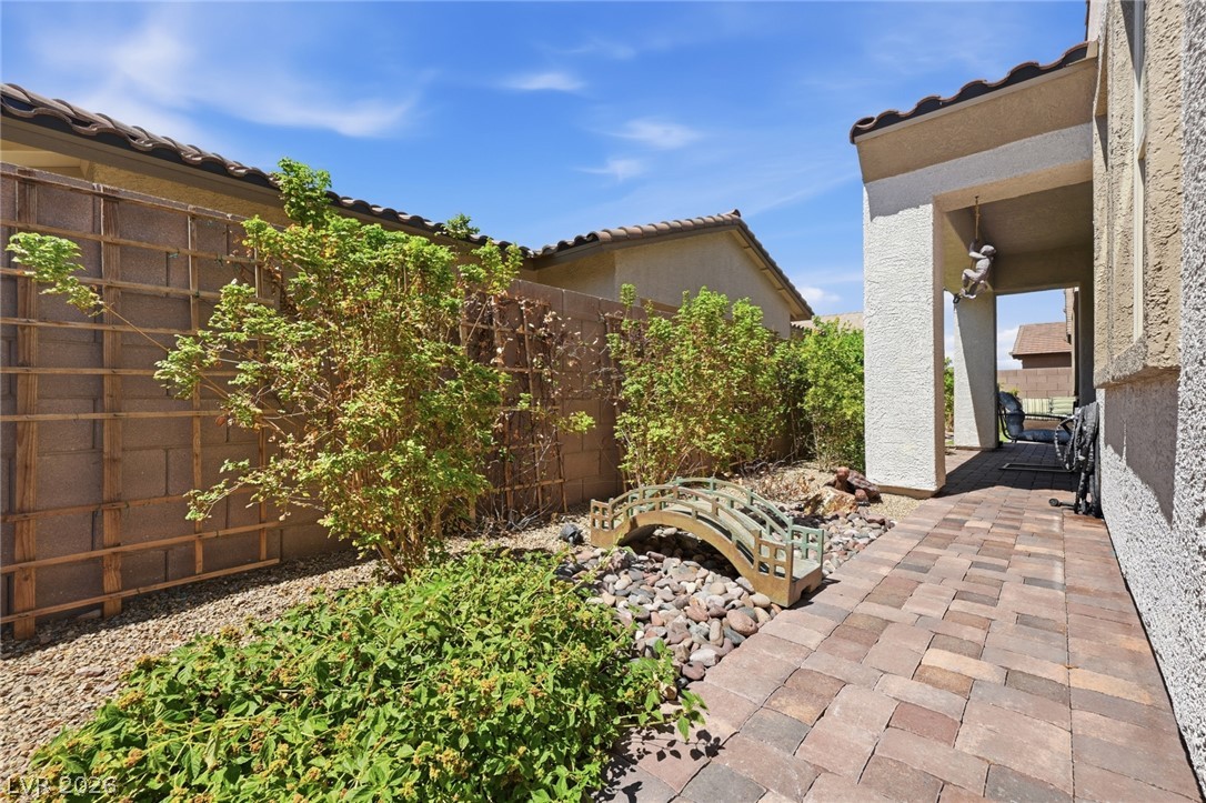 689 Corelli Cove Street Property Photo 49