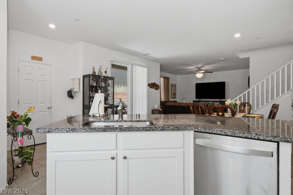 1371 Graphite Avenue Property Photo 6