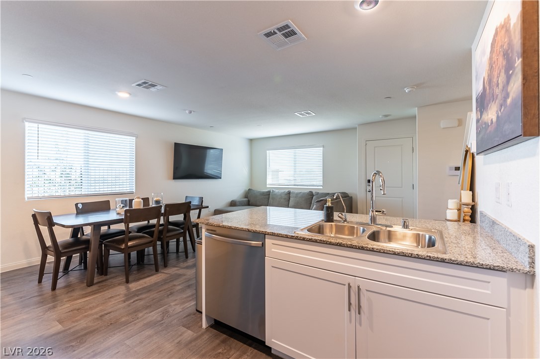 2941 Dusty Yellow Court Property Photo 12
