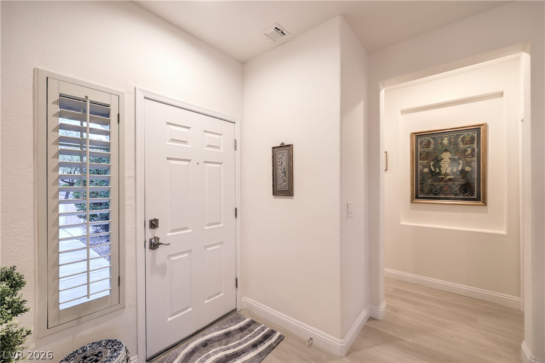 2562 Grandville Avenue Property Photo 4
