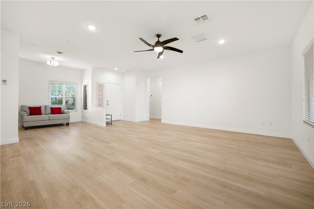2562 Grandville Avenue Property Photo 7