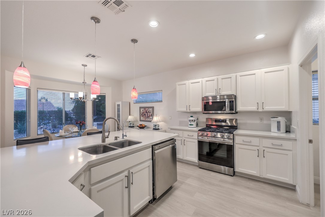 2562 Grandville Avenue Property Photo 19