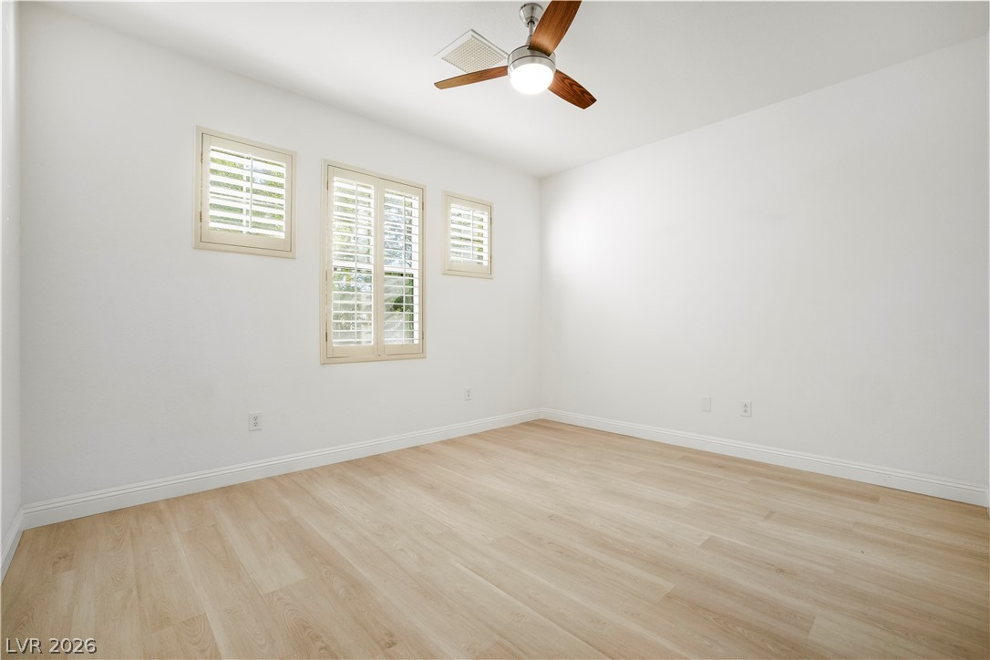 2562 Grandville Avenue Property Photo 28