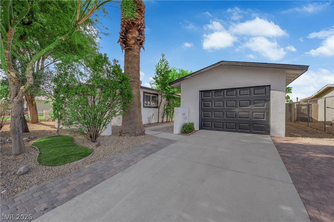 2109 Jansen Avenue Property Photo 2