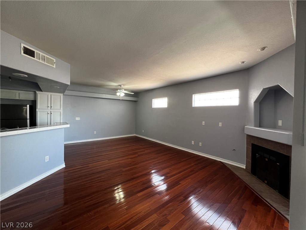 6905 Cobre Azul Avenue 202 Property Photo 3