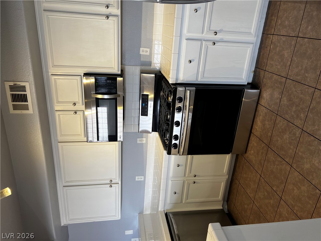 6905 Cobre Azul Avenue 202 Property Photo 5