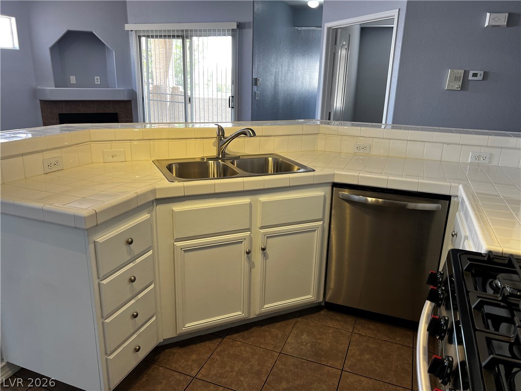 6905 Cobre Azul Avenue 202 Property Photo 6