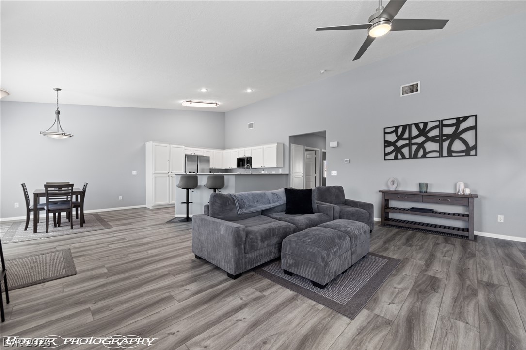 517 West Mesquite Boulevard 324