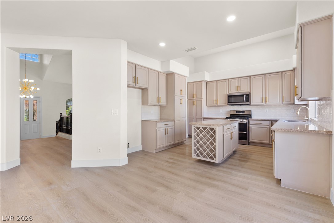 1700 Double Arrow Place Property Photo 12