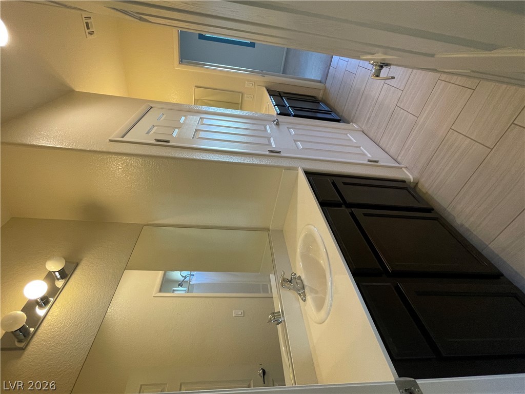 8929 Hull Bay Avenue Property Photo 25