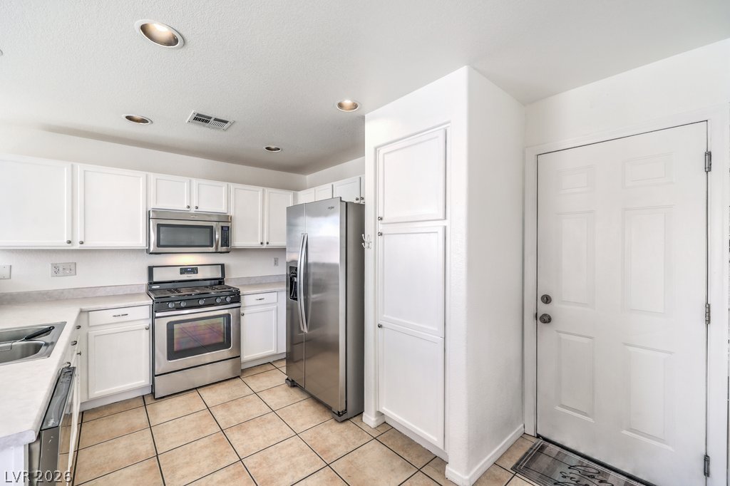 6112 Shallow Springs Street Property Photo 2
