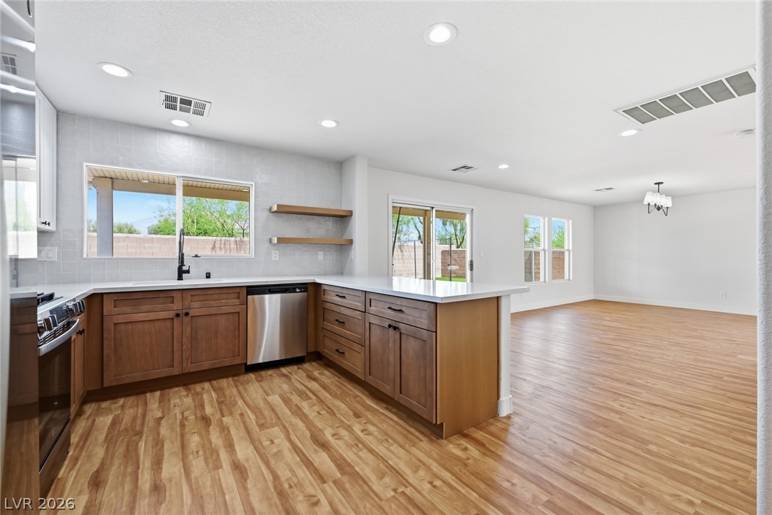 5044 Wild Buffalo Avenue Property Photo 8