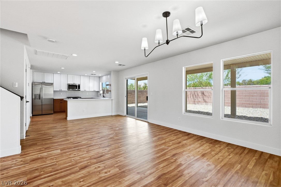 5044 Wild Buffalo Avenue Property Photo 11