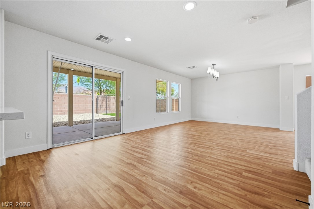 5044 Wild Buffalo Avenue Property Photo 12