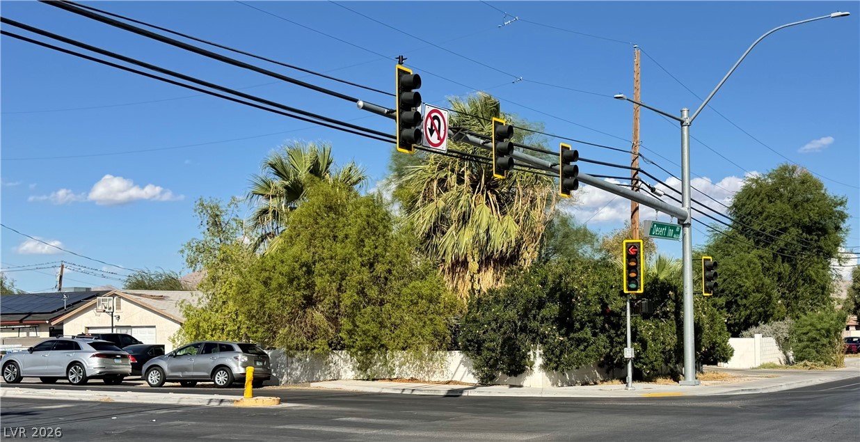 4624 East Desert Inn Road Property Photo 4