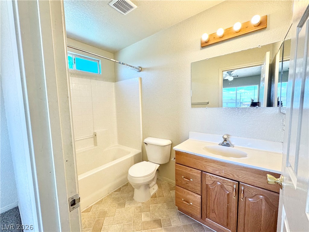 1040 Marne Court C Property Photo 6