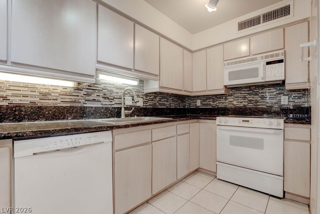 3111 Bel Air Drive 3a Property Photo 2