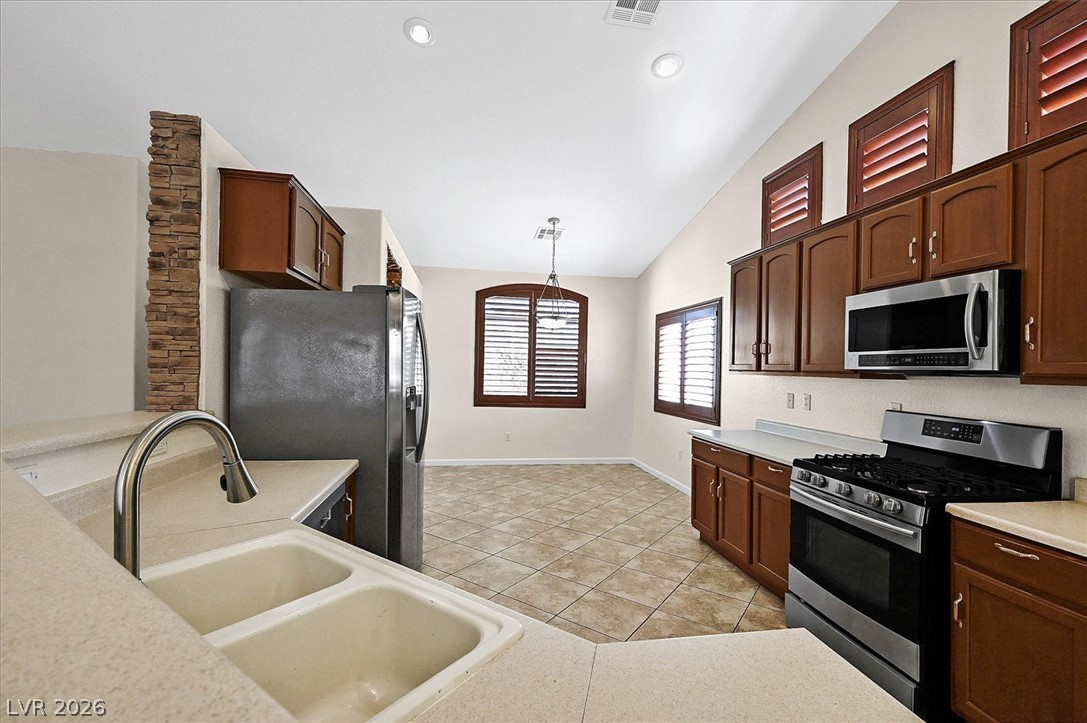 5840 Coconut Creek Street Property Photo 6