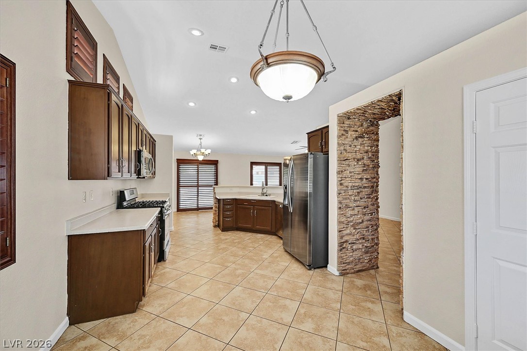 5840 Coconut Creek Street Property Photo 8