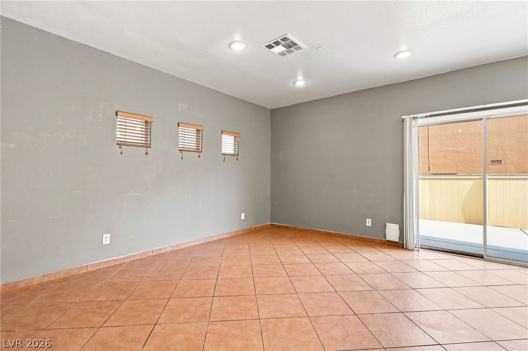 6180 Pacific Dogwood Avenue Property Photo 4