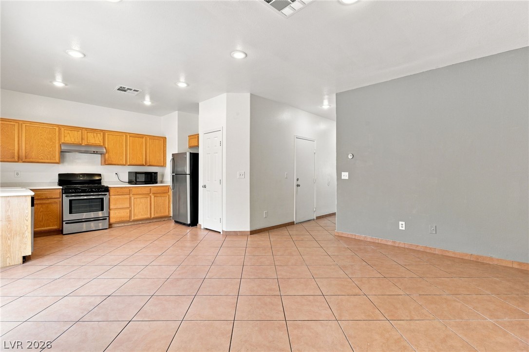 6180 Pacific Dogwood Avenue Property Photo 5