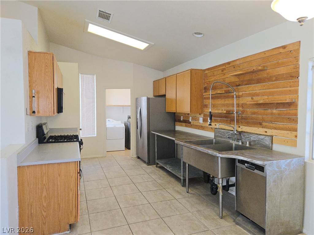 440 West Azure Avenue Property Photo 5