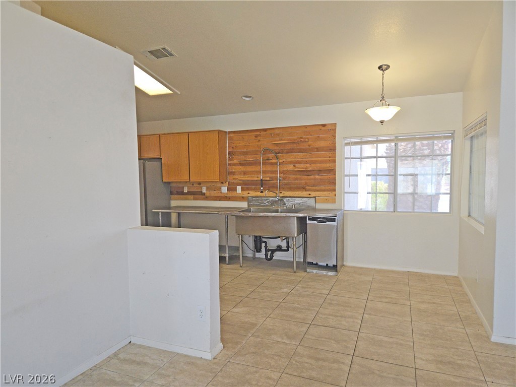 440 West Azure Avenue Property Photo 6