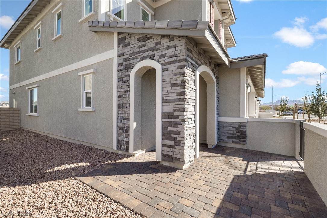 808 Cadence View Way Property Photo 2