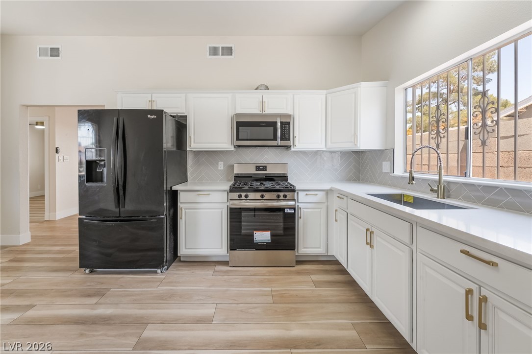 3926 Arizona Avenue Property Photo 3