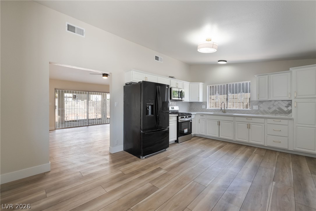 3926 Arizona Avenue Property Photo 9