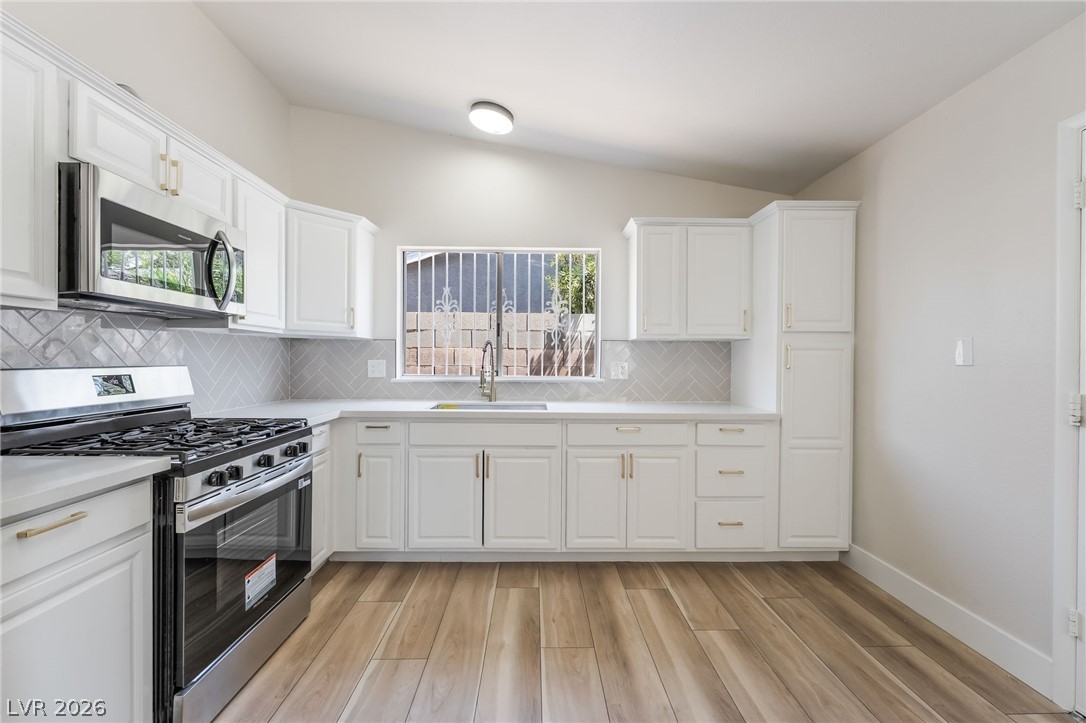 3926 Arizona Avenue Property Photo 10