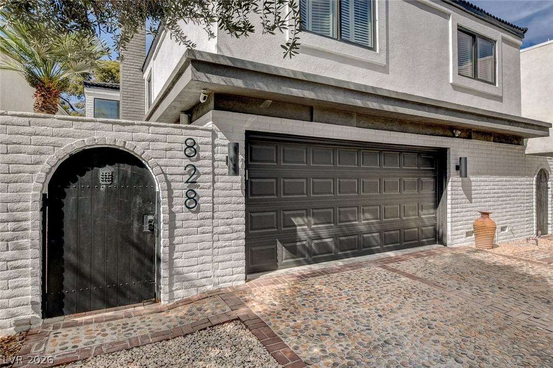 828 Vegas Valley Drive Property Photo 4