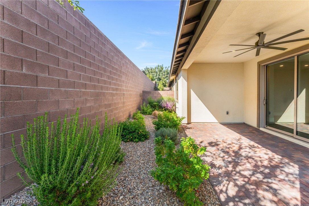9553 Jadeite Lane Property Photo 28