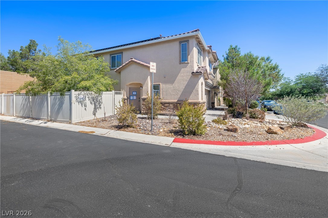 10883 Hawthorne Berry Street Property Photo 2