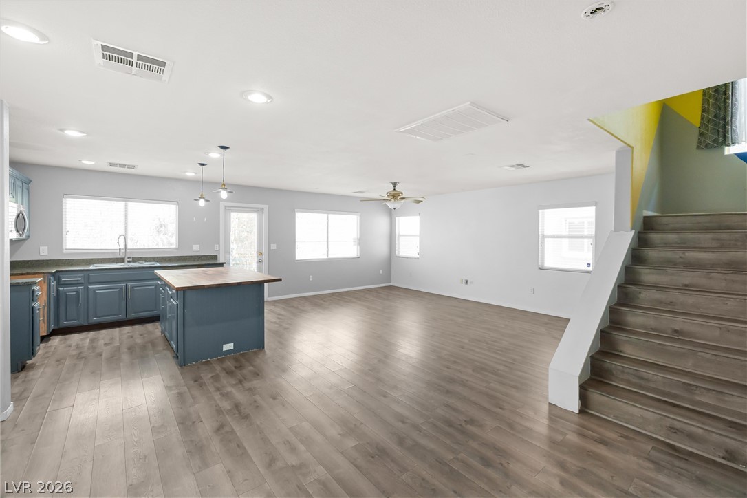 10883 Hawthorne Berry Street Property Photo 3