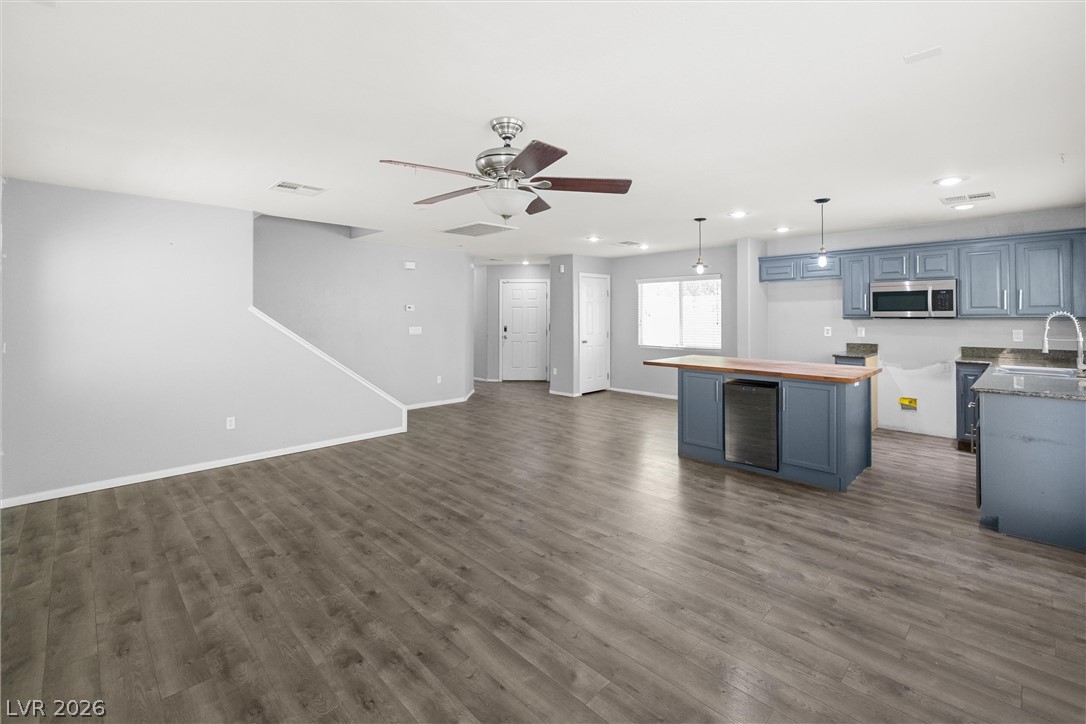 10883 Hawthorne Berry Street Property Photo 5