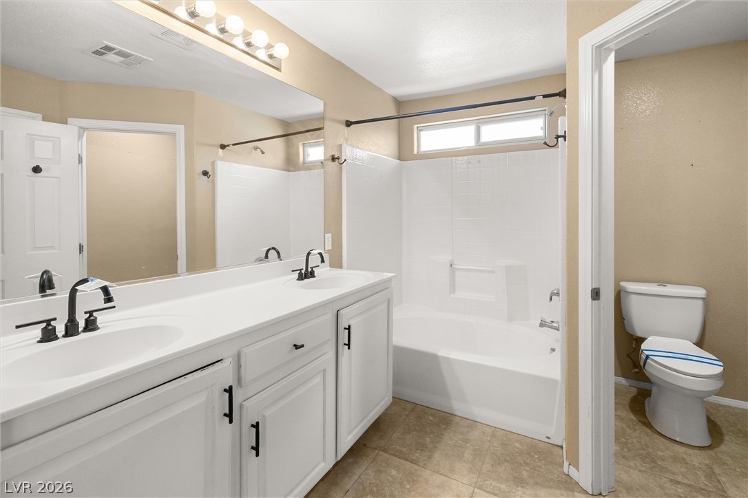 10883 Hawthorne Berry Street Property Photo 13