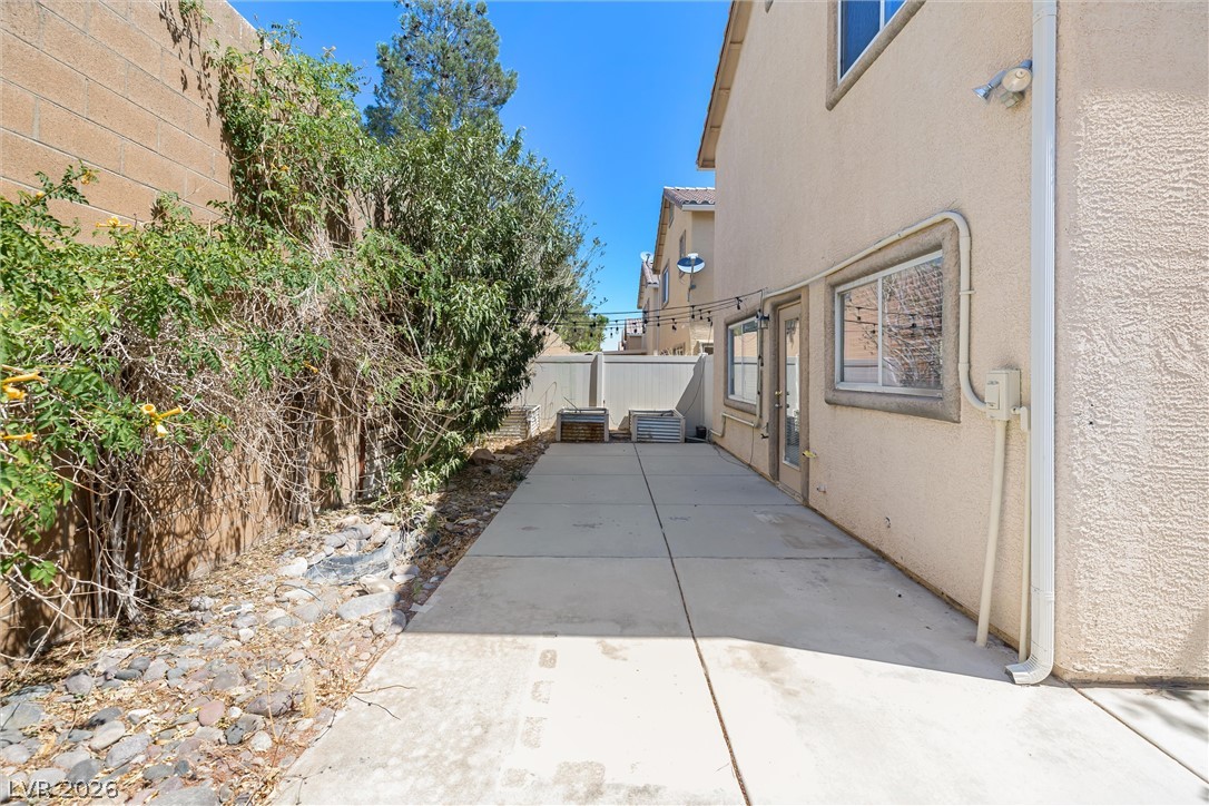 10883 Hawthorne Berry Street Property Photo 18
