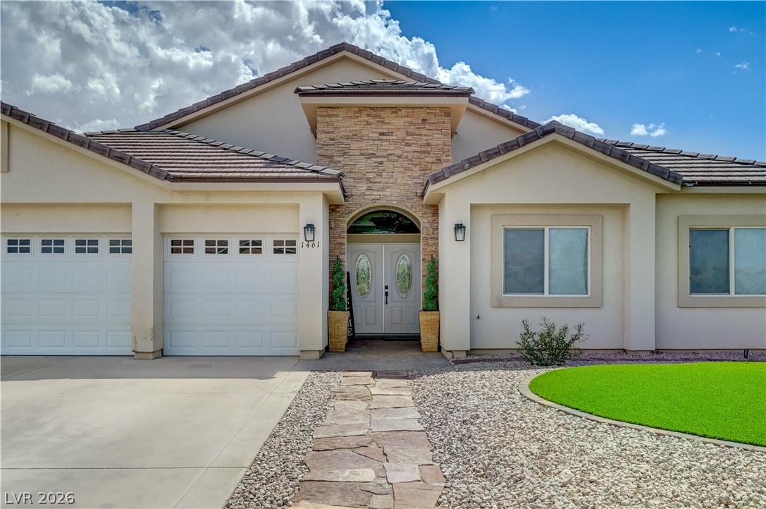 1461 Lake Valley Drive Property Photo 3
