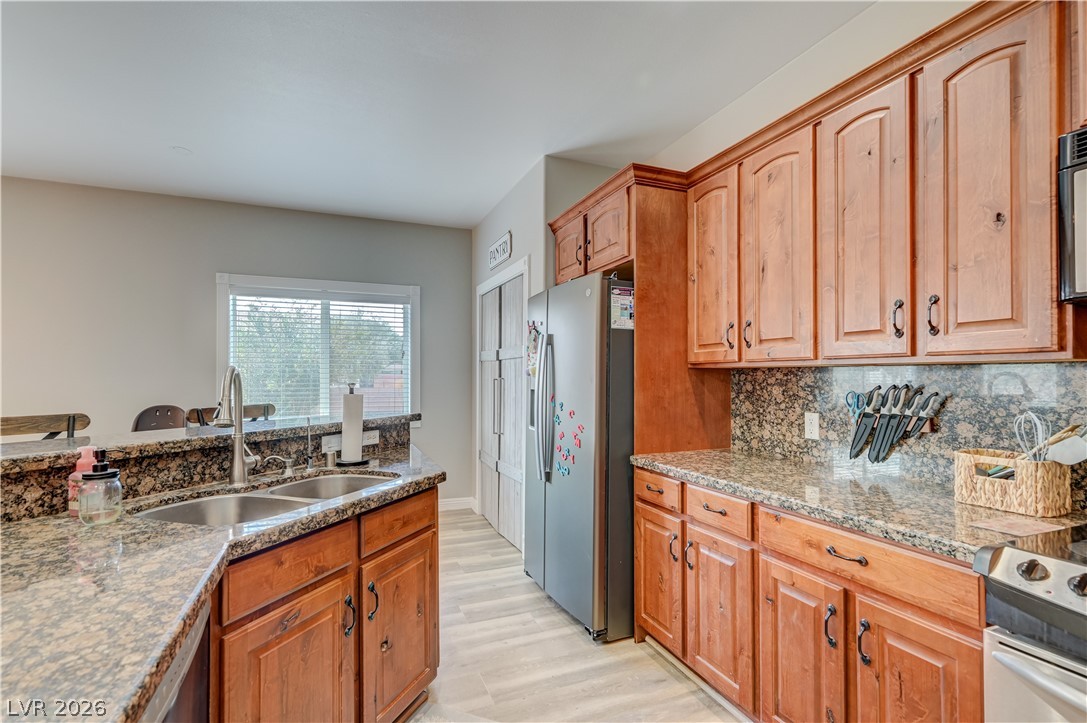 1461 Lake Valley Drive Property Photo 12