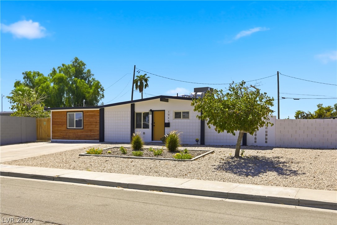 1945 Palma Vista Avenue Property Photo 2