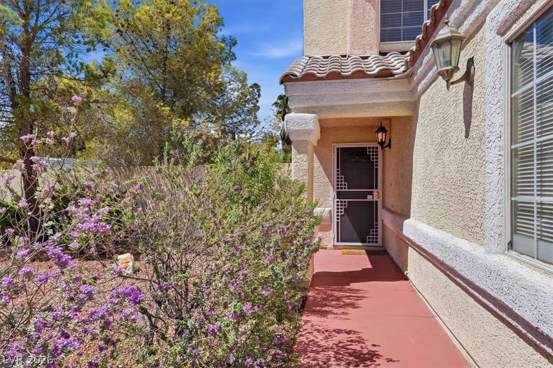 8208 Hydra Lane Property Photo 6