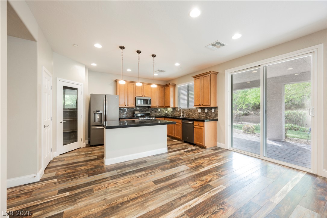 937 Estes Cove Avenue Property Photo 8