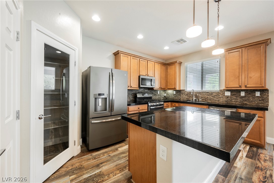 937 Estes Cove Avenue Property Photo 10