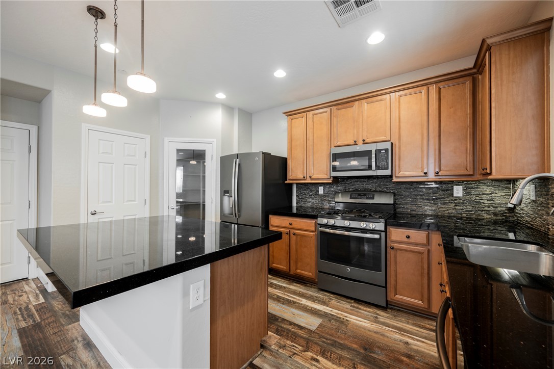 937 Estes Cove Avenue Property Photo 14