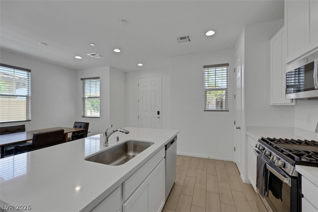 892 Cottonwood Hill Place Property Photo 8